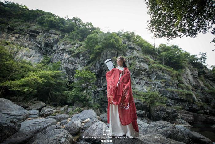 这个女角色是谁？游戏画面